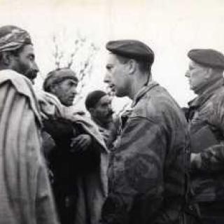 1956. François Coulet (deuxième plan, à droite) en Algérie
